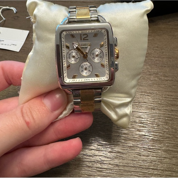 Coach Watch - Picture 3 of 4